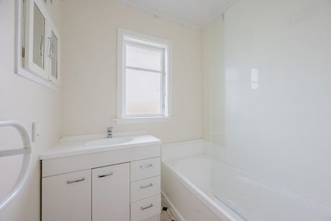 Photo of property in 12 Woburn Street, Waipukurau, 4200