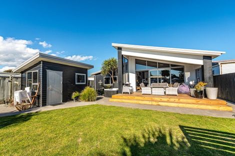 Photo of property in 3 Kamahi Street, Castlecliff, Whanganui, 4501
