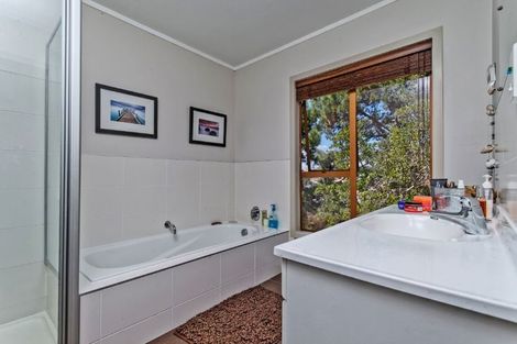 Photo of property in 2 Corric Hill, Torbay, Auckland, 0630