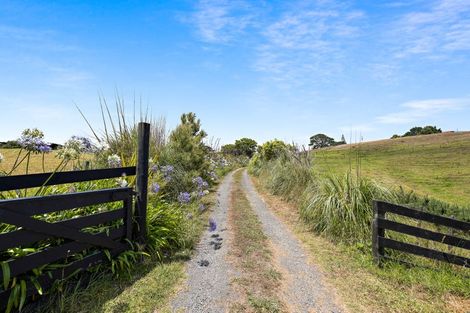 Photo of property in 380 Kaipara Coast Highway, Helensville, Kaukapakapa, 0871