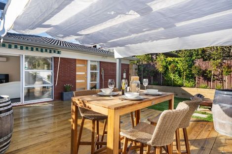 Photo of property in 2/9 Paruru Avenue, Northcote, Auckland, 0627