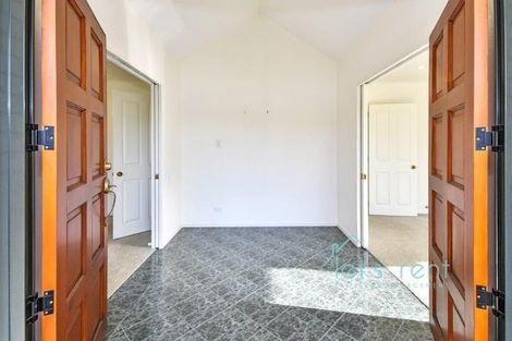 Photo of property in 2 Pat O'connor Place, Manurewa, Auckland, 2105