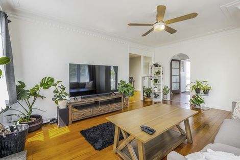 Photo of property in 35 Christmas Road, Manurewa, Auckland, 2102