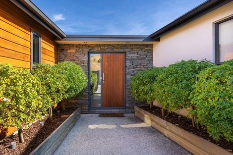 Photo of property in 2 Bridesdale Drive, Lake Hayes, Queenstown, 9304