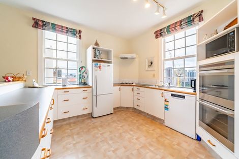 Photo of property in 19 Selwyn Terrace, Thorndon, Wellington, 6011