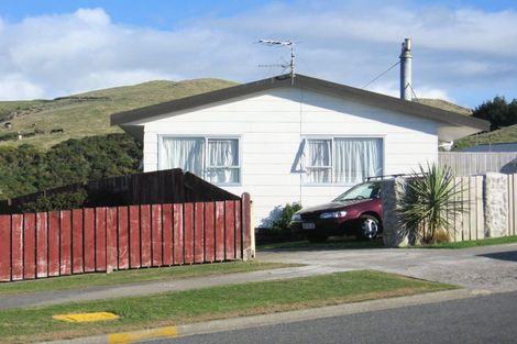 Photo of property in 129 Pikarere Street, Titahi Bay, Porirua, 5022