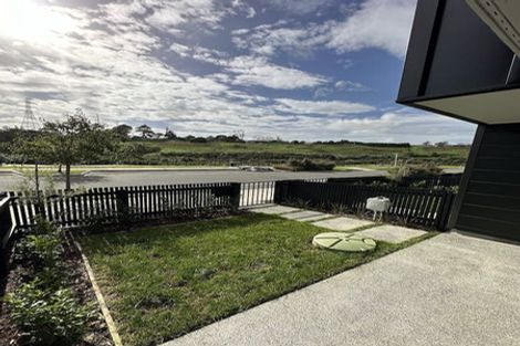Photo of property in 8 Tuputupu Drive, Kumeu, 0810
