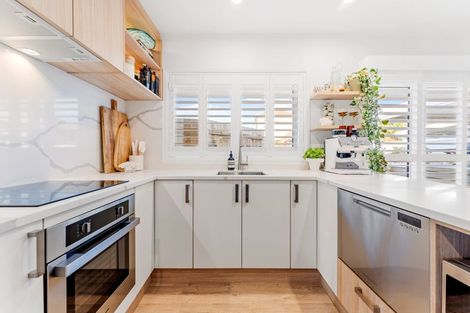 Photo of property in 2/4 Beach Road, Orewa, 0931