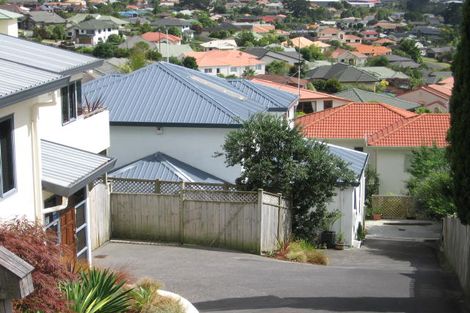 Photo of property in 2/16 Sunset Road, Unsworth Heights, Auckland, 0632