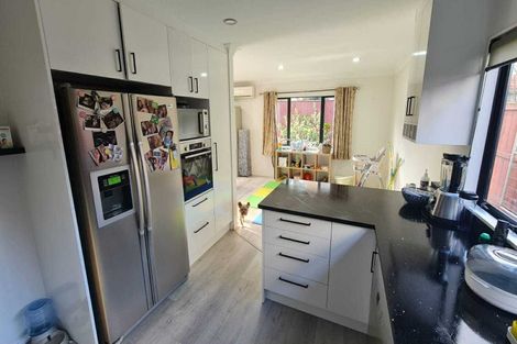 Photo of property in 6 Thornbury Crescent, East Tamaki Heights, Auckland, 2016