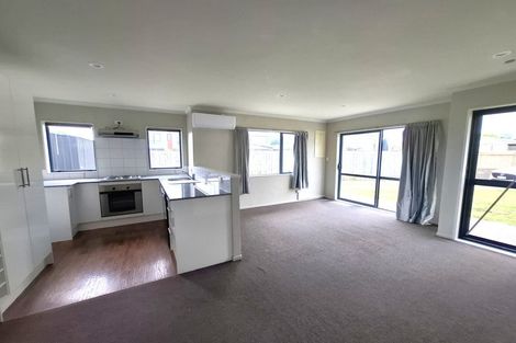 Photo of property in 39 Rewarewa Road, Te Atatu Peninsula, Auckland, 0610