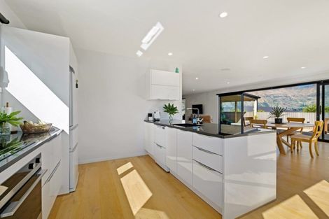 Photo of property in 35 Minaret Ridge, Wanaka, 9305