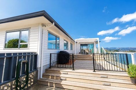 Photo of property in 17 Humphreys Grove, Titahi Bay, Porirua, 5022