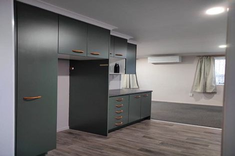 Photo of property in 20 Foyle Place, Glendene, Auckland, 0602