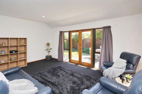 Photo of property in 52 Northcote Road, Northcote, Christchurch, 8052