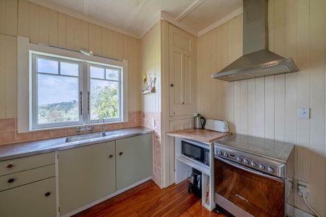 Photo of property in 141 Tawa Road, Kumeu, 0891
