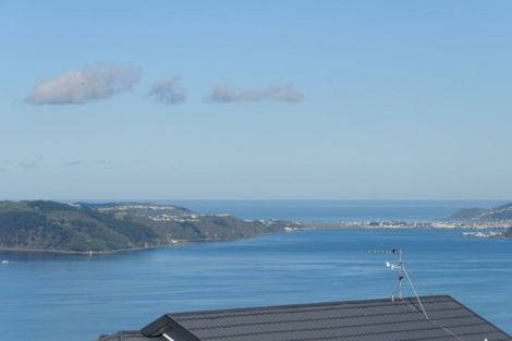 Photo of property in 14a Sunhaven Drive, Newlands, Wellington, 6037