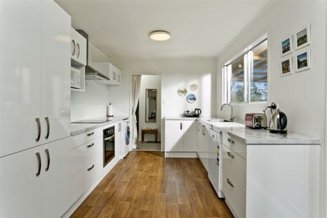 Photo of property in 2/52 Sunnynook Road, Sunnynook, Auckland, 0620