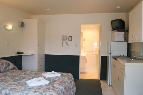 Photo of property in 52 Northcote Road, Northcote, Christchurch, 8052