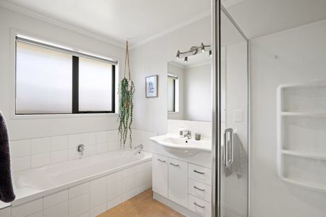 Photo of property in 92 Falcon Drive, Welcome Bay, Tauranga, 3112