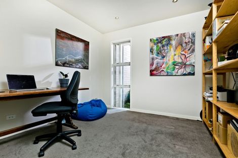 Photo of property in 27 Newbury Place, Schnapper Rock, Auckland, 0632