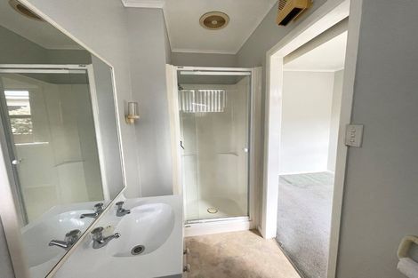 Photo of property in 90 Cliff View Drive, Green Bay, Auckland, 0604