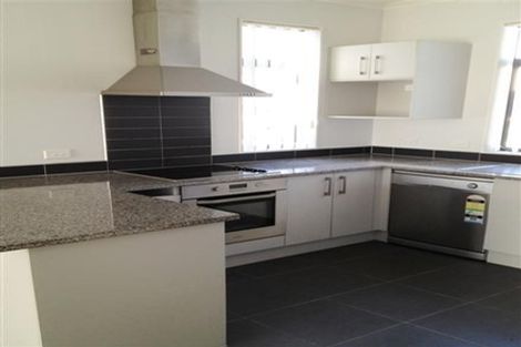 Photo of property in 8 Bushpark Place, Flat Bush, Auckland, 2016