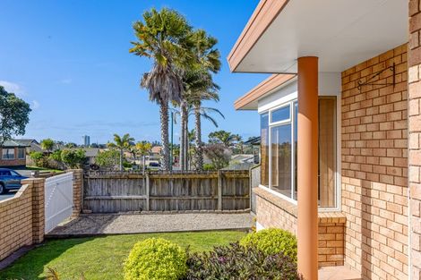 Photo of property in 15 Kath Hopper Drive, Orewa, 0931