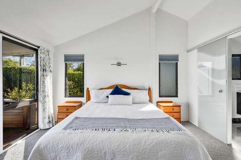 Photo of property in 37 Hikanui Drive, Havelock North, 4130