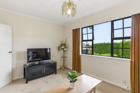 Photo of property in 15 Koputaroa Road, Levin, 5575