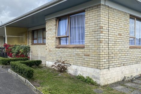 Photo of property in 52 Butterworth Drive, Glendene, Auckland, 0602