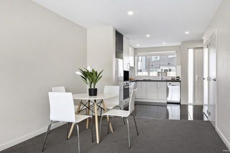 Photo of property in 2u6 Stone Street, Miramar, Wellington, 6022