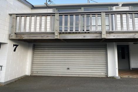 Photo of property in 21f7 Collins Avenue, Tawa, Wellington, 5028