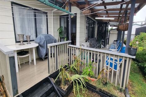 Photo of property in 8a Fruitvale Road, New Lynn, Auckland, 0600