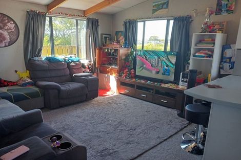 Photo of property in 11 Valencia Place, Manurewa, Auckland, 2102