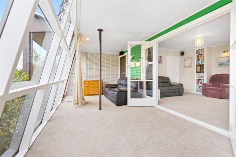 Photo of property in 3 Rewarewa Road, Te Atatu Peninsula, Auckland, 0610