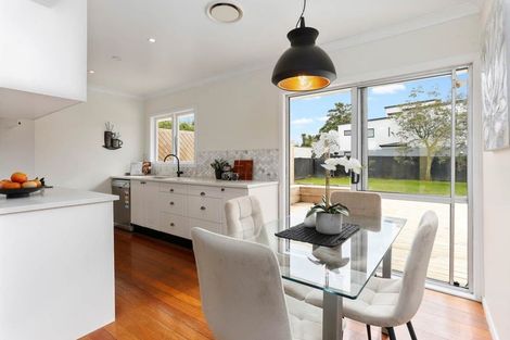Photo of property in 28 Harbour View Road, Te Atatu Peninsula, Auckland, 0610