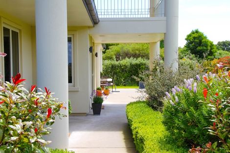 Photo of property in 28 Robert Ross Place, Clendon Park, Auckland, 2103