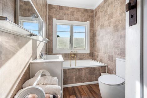 Photo of property in 7 Whimp Avenue, Onerahi, Whangarei, 0110