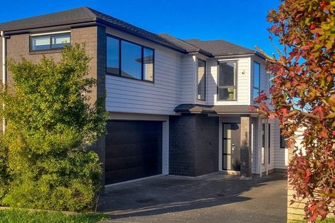 Photo of property in 14 Rathmullen Place, Pinehill, Auckland, 0632