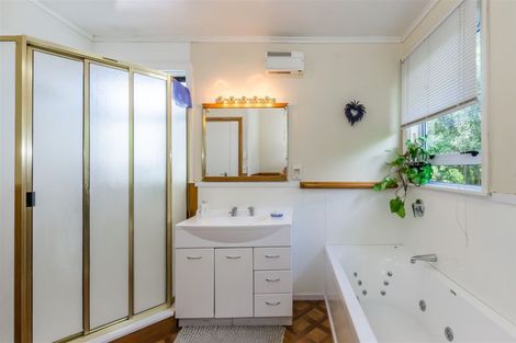 Photo of property in 15 Te Miti Street, Paekakariki, 5034