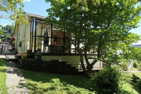 Photo of property in 16 Tawa Terrace, Tawa, Wellington, 5028