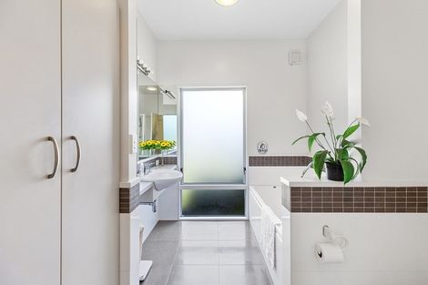 Photo of property in Dorset Cove, 90 Burnham Street, Seatoun, Wellington, 6022