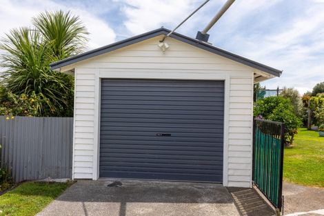 Photo of property in 37 Fox Street, Woodville, 4920
