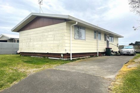 Photo of property in 6 Karyn Street, Castlecliff, Whanganui, 4501