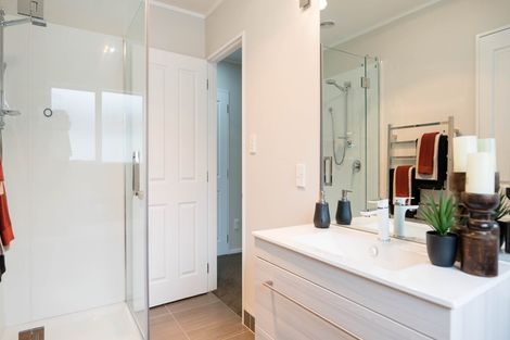 Photo of property in 2/45 Great South Road, Papakura, 2110