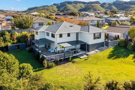 Photo of property in 21 Mcewen Crescent, Riverstone Terraces, Upper Hutt, 5018