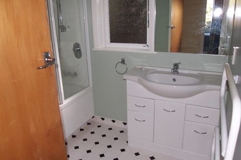 Photo of property in 17 Randwick Road, Northland, Wellington, 6012