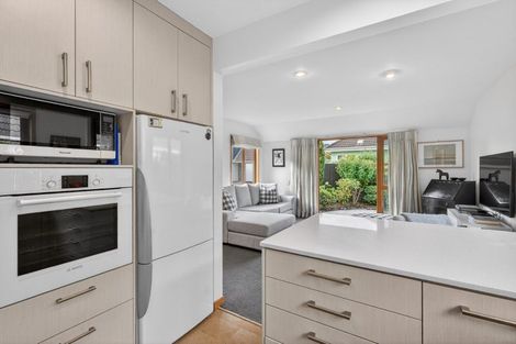 Photo of property in 2/130 Muritai Road, Eastbourne, Lower Hutt, 5013
