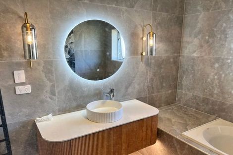 Photo of property in 21 Oakpark Place, West Harbour, Auckland, 0618